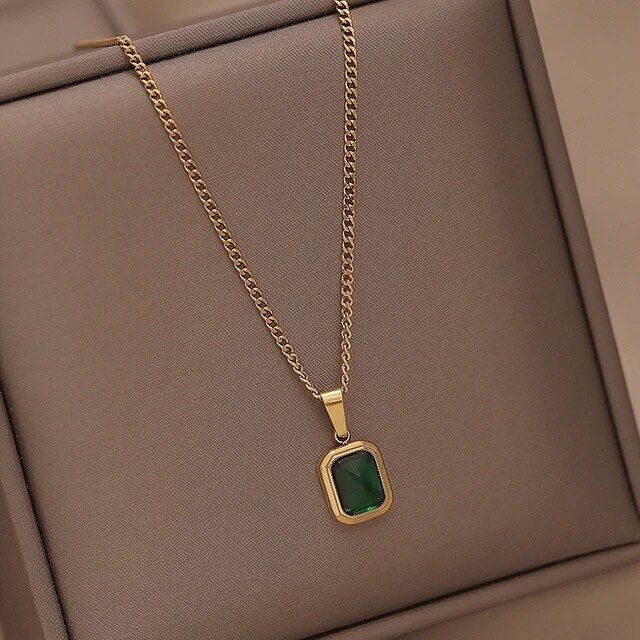 10 Amazing Benefits of Wearing Emerald Stone Daily