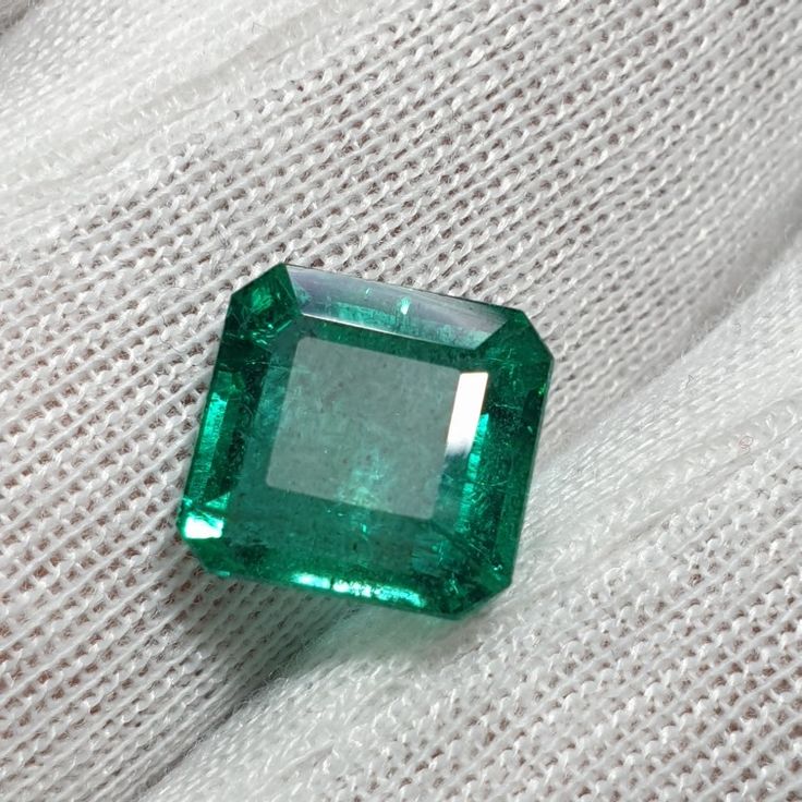 Emerald Stone Side Effects: What You Need to Know