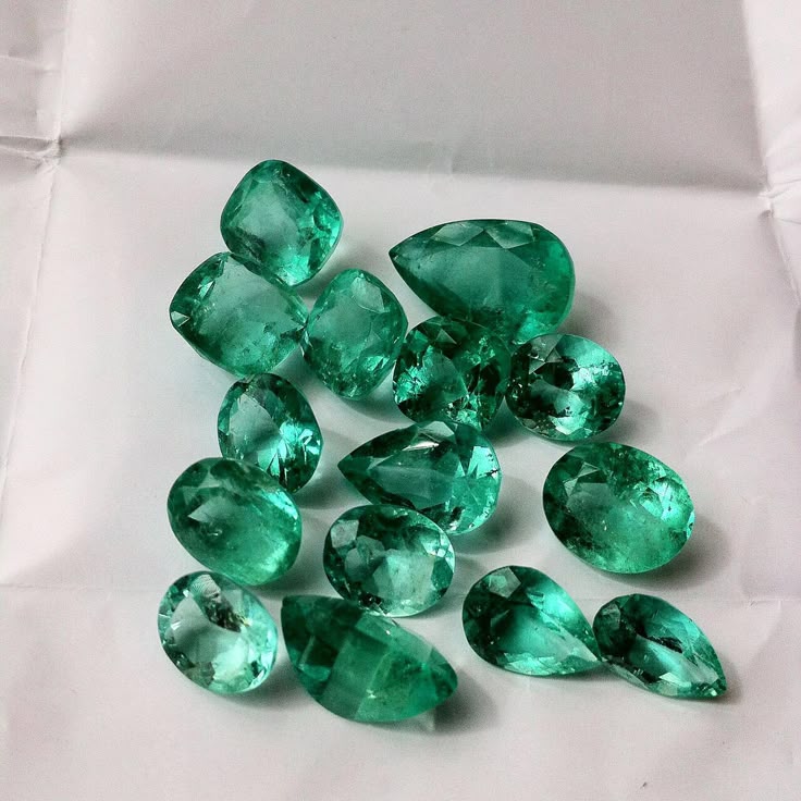 Emerald vs Other Green Gemstones: What Makes It Special?