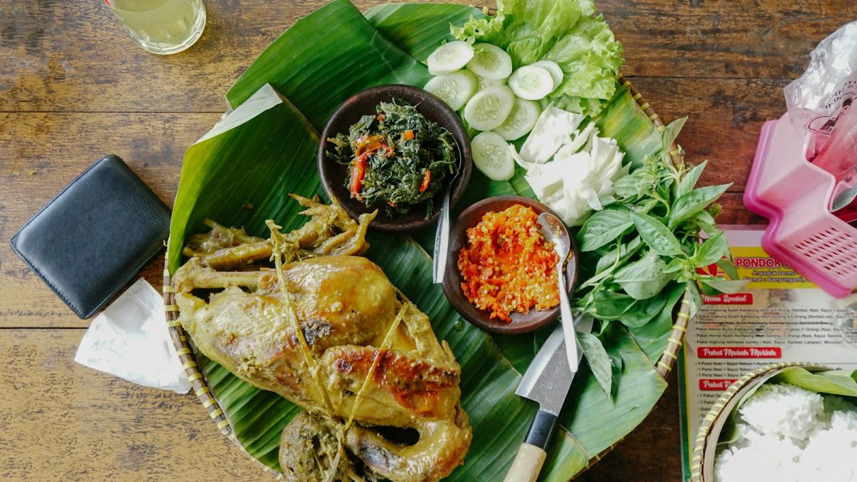 Resep Cha Bang Ang Viral 2026, Minuman Thailand Creamy dengan Cincau dan Selasih