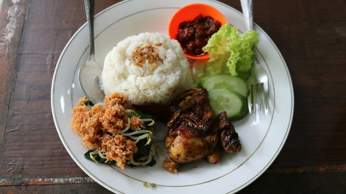 Resep Ayam Goreng Serundeng Kelapa Pedas, Masakan Spesial Gurih yang Layak Jadi Andalan Acara Keluarga