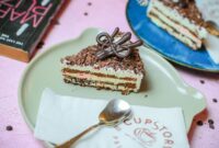 photo-1717250180897-653dc706dfd6 Resep Bomboloni Tiramisu Viral 2026 yang Lembut, Isi Melimpah, dan Cocok untuk Ide Jualan